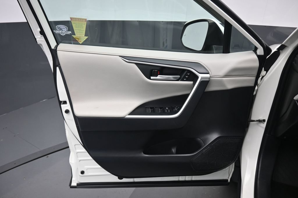 Used 2019 Toyota RAV4 Limited w/ Carpet Mat Package AWD/4WD image 9