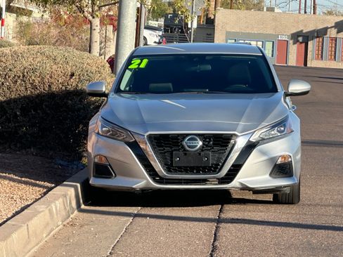 Used 2021 Nissan Altima 2.5 SV image 2