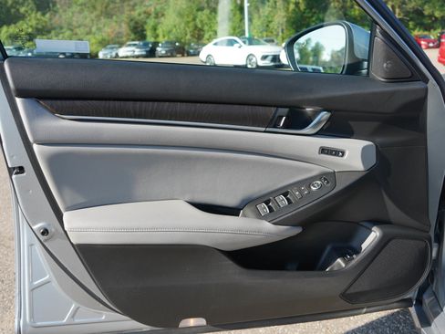 Used 2018 Honda Accord EX-L image 18