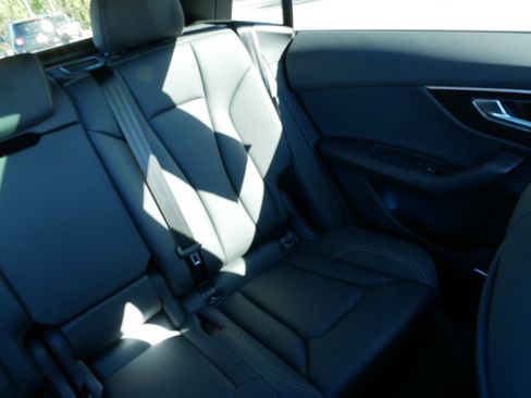 Used 2021 Audi Q8 Premium Plus image 14