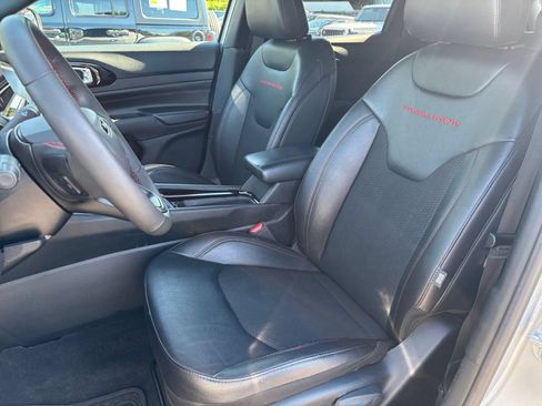 Used 2025 Jeep Compass Trailhawk AWD/4WD image 35