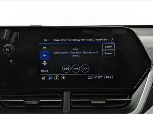 Used 2025 Chevrolet Trax RS w/ Sunroof Package FWD image 31