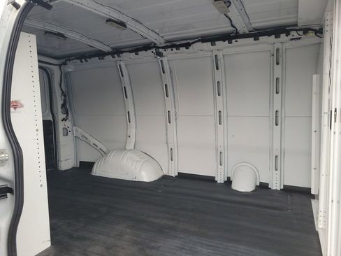 Used 2021 Chevrolet Express 2500 w/ Communications Package RWD image 16