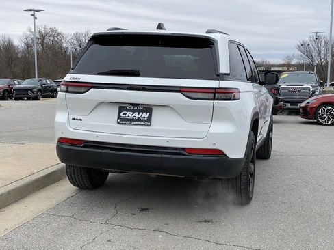 Used 2023 Jeep Grand Cherokee Altitude image 8