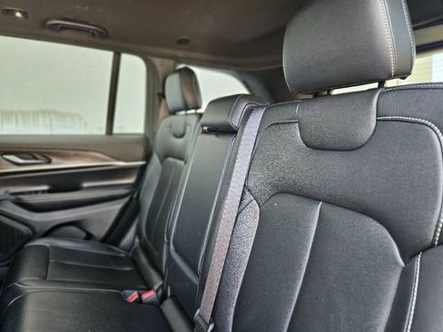 Used 2024 Jeep Grand Cherokee Limited image 27