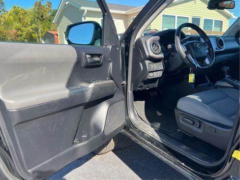 Used 2021 Toyota Tacoma SR image 18