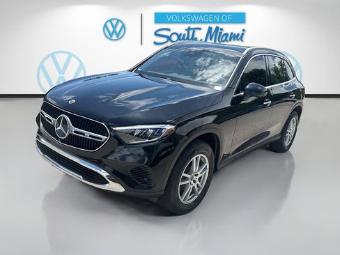 Used 2023 Mercedes-Benz GLC 300 4MATIC w/ Exclusive Trim Package image 3