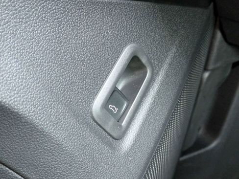 New 2026 Volkswagen Tiguan SE FWD image 32