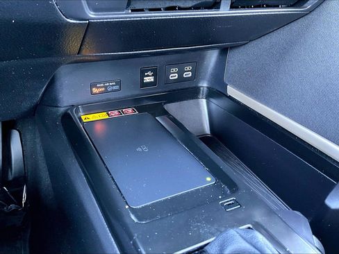 Used 2025 Toyota Camry LE image 30