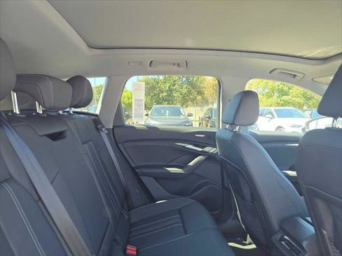 New 2025 Audi Q6 e-tron Premium Plus image 12