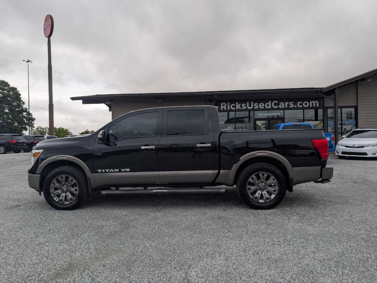 Used 2018 Nissan Titan Platinum Reserve w/ Platinum Utility Package RWD image 11