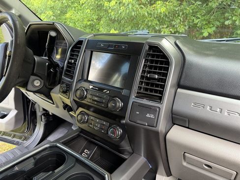 Used 2019 Ford F250 XLT w/ XLT Premium Package AWD/4WD image 15