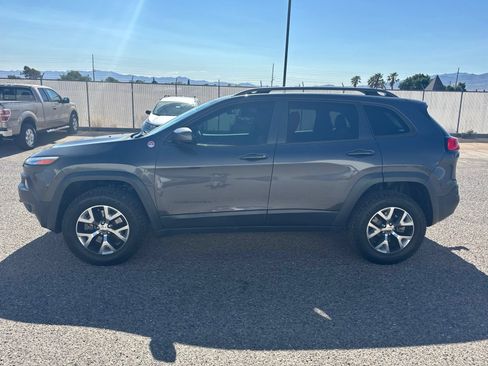 Used 2016 Jeep Cherokee Trailhawk w/ Leather Interior Group AWD/4WD image 2