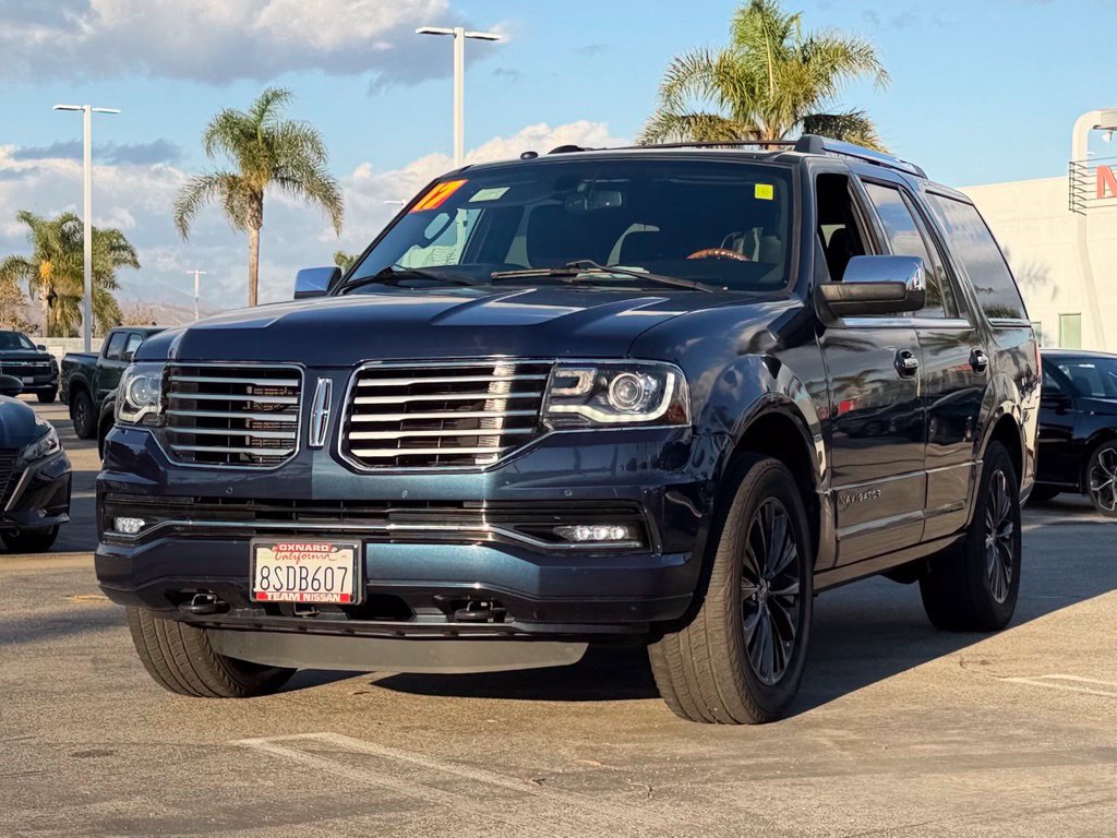Used 2017 Lincoln Navigator Select AWD/4WD image 4