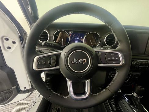 Used 2023 Jeep Wrangler Sahara image 16