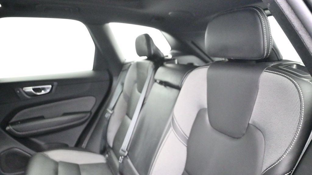 Used 2022 Volvo XC60 T8 R-Design w/ Advanced Package AWD/4WD image 13