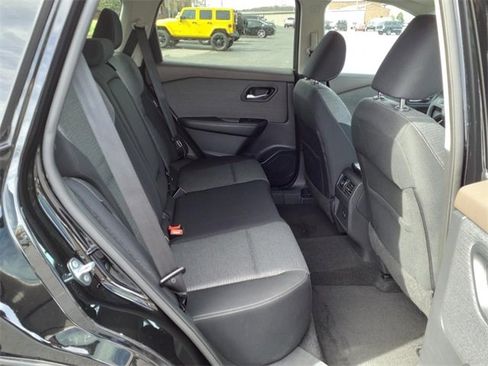 Used 2021 Nissan Rogue SV image 16