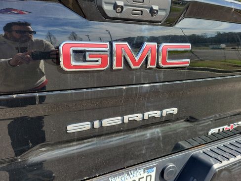 Used 2022 GMC Sierra 1500 AT4X image 33