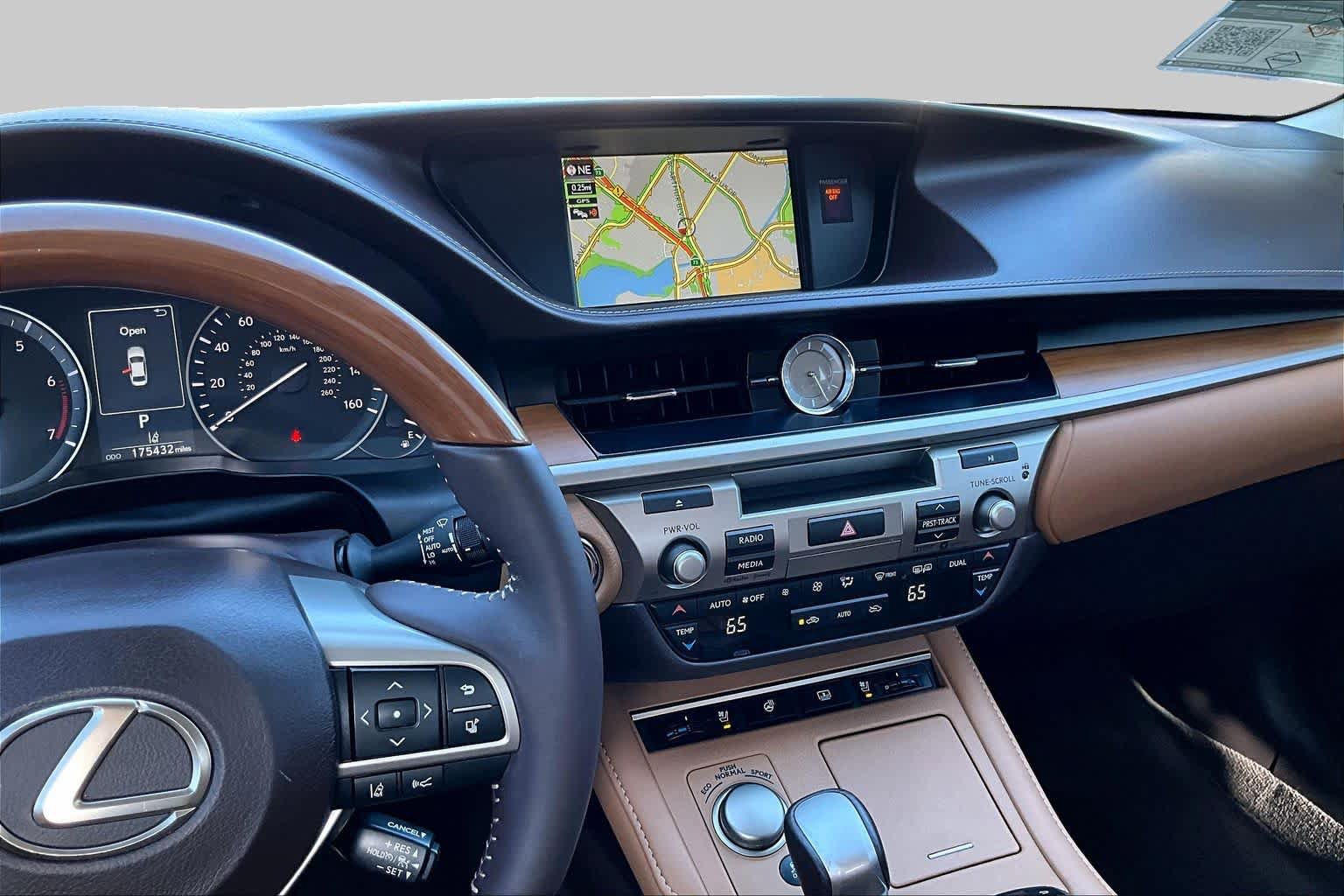 Used 2017 Lexus ES 350 w/ Luxury Package FWD image 6