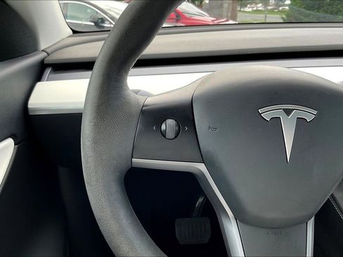 Used 2021 Tesla Model Y 2WD image 11