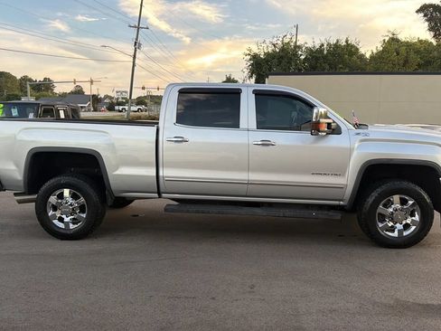 Used 2015 GMC Sierra 2500 SLT w/ Duramax Plus Package AWD/4WD image 6
