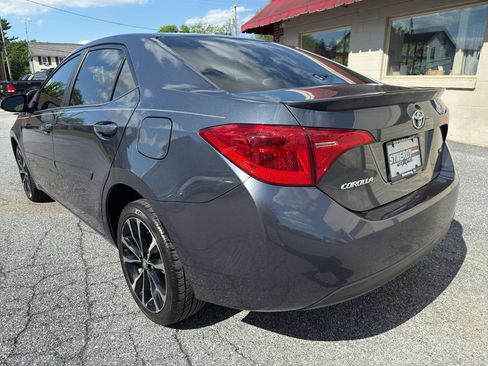 Used 2018 Toyota Corolla SE FWD image 3