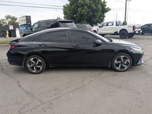 Used 2023 Hyundai Elantra SEL w/ Convenience Package FWD image 2