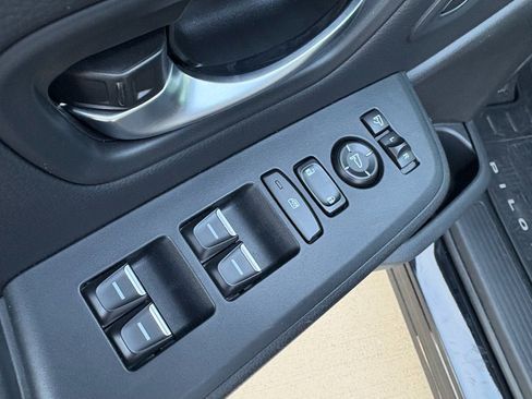 Certified 2025 Honda Pilot Black Edition image 11