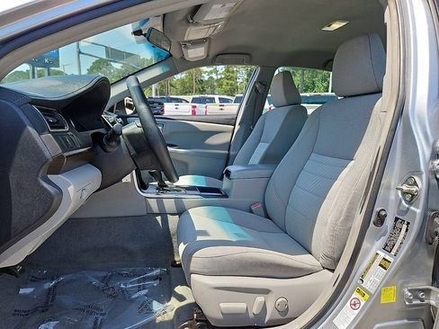 Used 2017 Toyota Camry LE FWD image 14