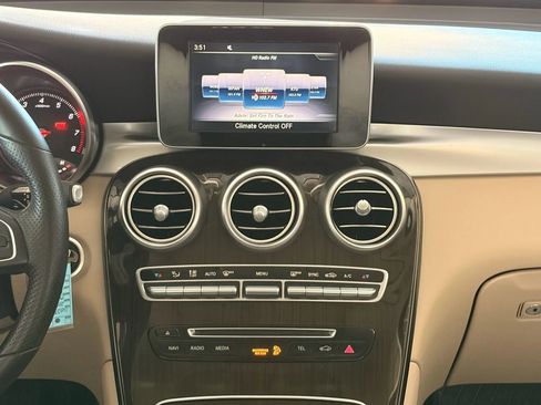 Used 2019 Mercedes-Benz GLC 300 GLC 300 4MATIC Sport Utility 4 image 27