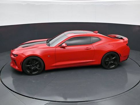 Used 2018 Chevrolet Camaro SS RWD image 32