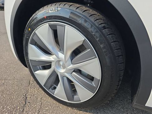 Used 2023 Tesla Model Y Performance AWD/4WD image 10