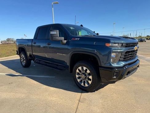 Used 2025 Chevrolet Silverado 2500 Custom w/ Custom Value Package image 7