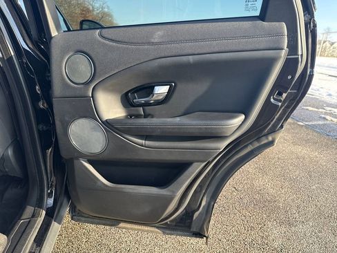 Used 2019 Land Rover Range Rover Evoque SE Premium image 17
