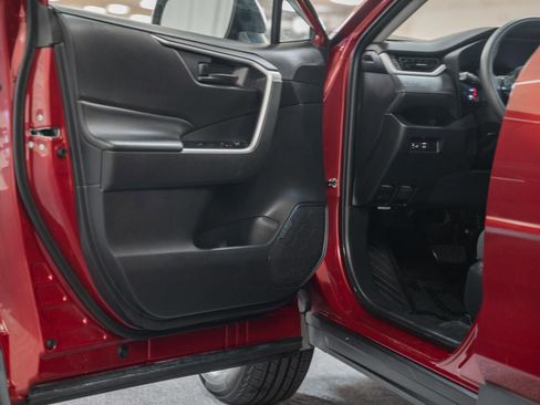 Used 2021 Toyota RAV4 LE image 39