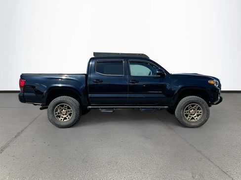 Used 2019 Toyota Tacoma TRD Sport image 8