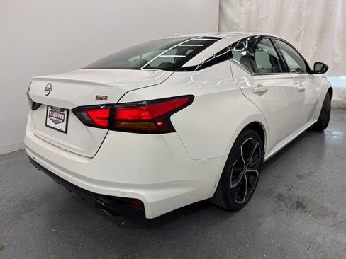 Used 2024 Nissan Altima 2.5 SR FWD image 8