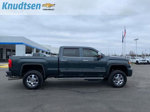 Used 2018 GMC Sierra 3500 Denali w/ Duramax Plus Package image 8