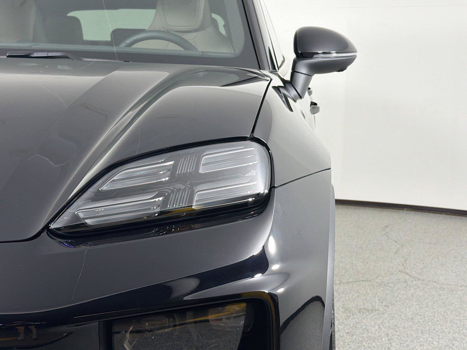 Used 2026 Porsche Macan 4 Electric AWD/4WD image 15