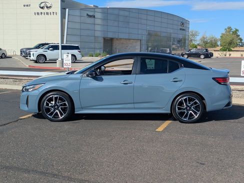 Used 2025 Nissan Sentra SR w/ SR Premium Package image 3