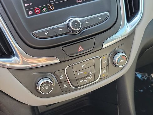 Used 2021 Chevrolet Equinox LT FWD image 26