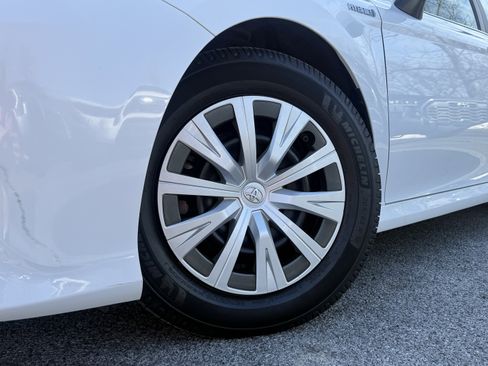 Used 2019 Toyota Camry LE image 7