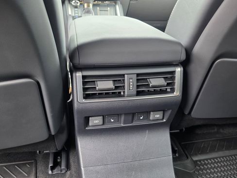 Used 2024 Lexus GX 550 image 17