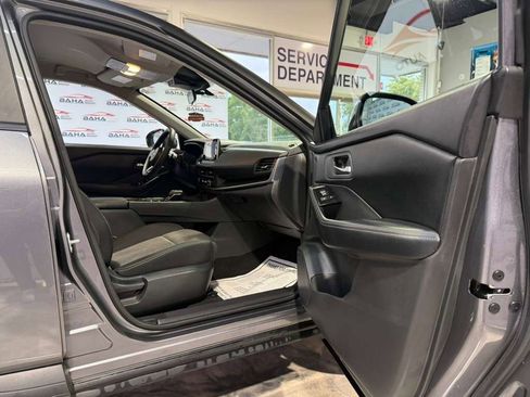 Used 2024 Nissan Rogue SV image 39