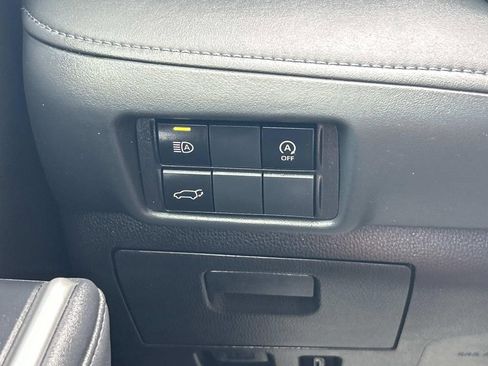 Used 2023 Toyota Highlander XLE FWD image 33
