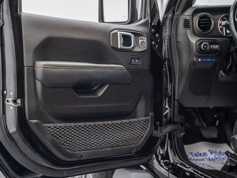 Used 2022 Jeep Wrangler Unlimited Sahara AWD/4WD image 41