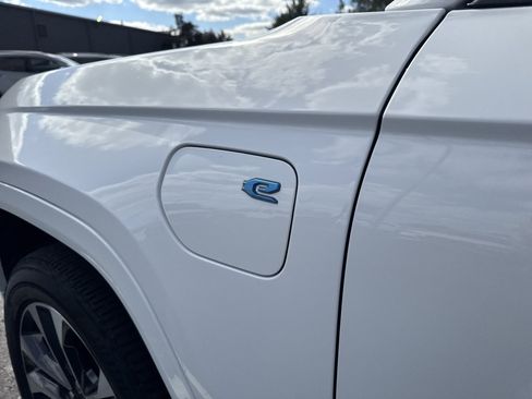 Certified 2023 Jeep Grand Cherokee Overland AWD/4WD image 34