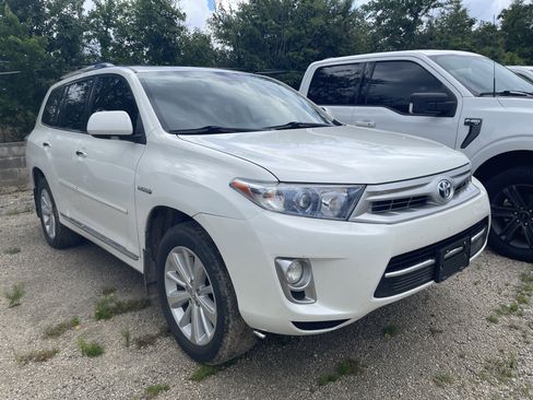Used 2013 Toyota Highlander Limited AWD/4WD image 2