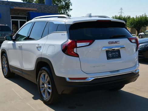 Used 2024 GMC Terrain SLT image 5