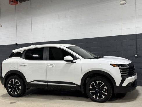 New 2025 Nissan Kicks SV image 3